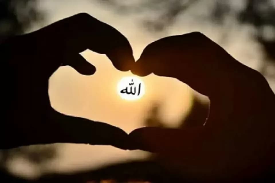 8 Sikap Muslimah Pengundang Cinta Allah: Wajib Tahu!